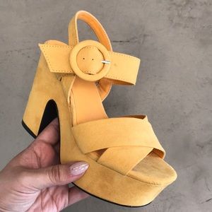 Mustard wedge heel